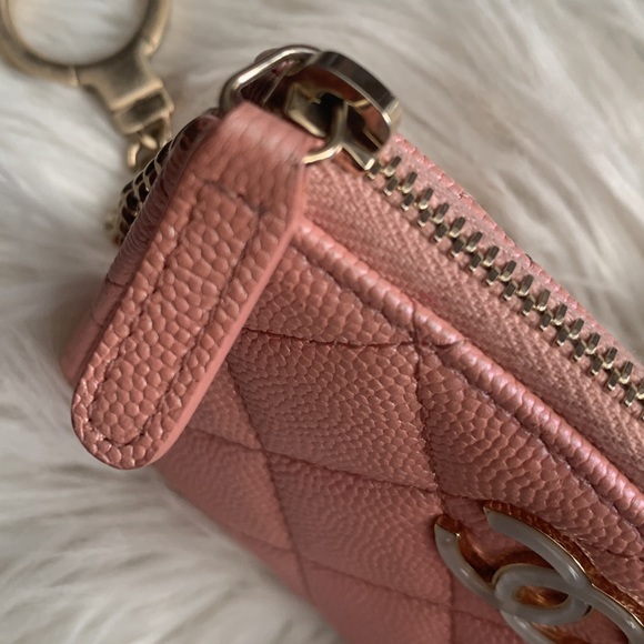 Chanel 19s iridescent o keyring holder  coin purse gold pink 2019 made in Italy - Picture 11 of 12